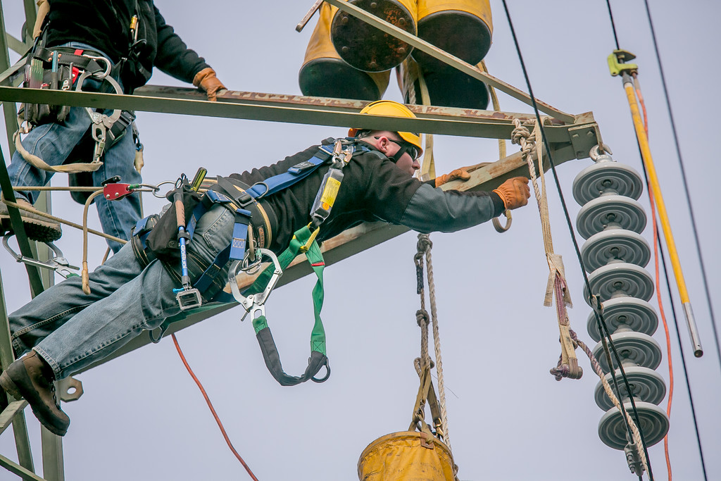 Helicopters Assist GC Crew With Transmission Job in Grass Valley
