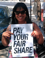 Local 1245 member Erika Barron lends a hand to the union members in Florida protesting at Bank of America.