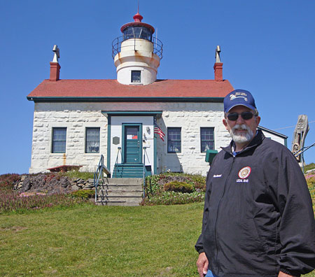 Alleman visits a lighthouse, in his union jacket of course.