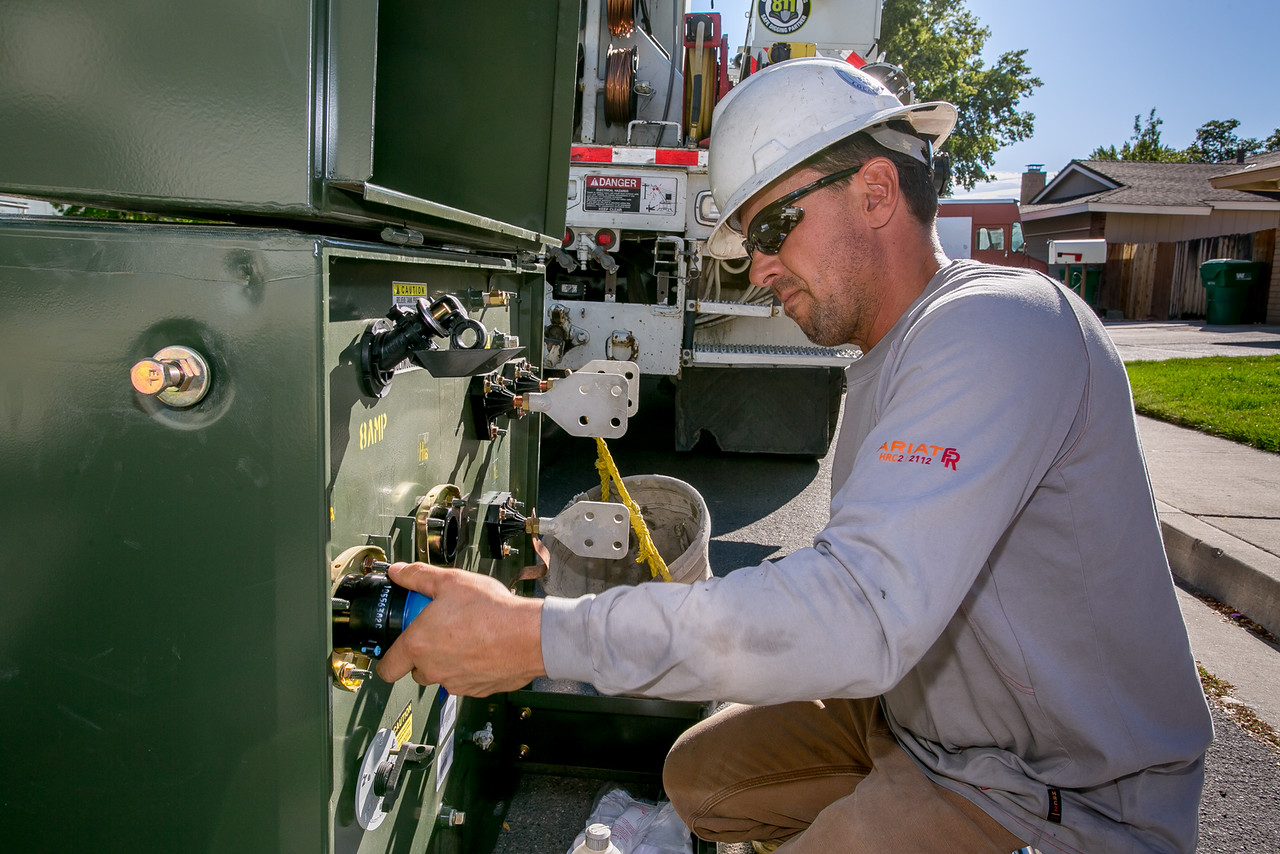 NV Energy Crew Replaces Leaking Transformer
