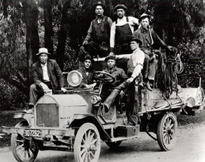 A PG&E crew in 1914, after the strike was settled. Pacific Gas & Electric