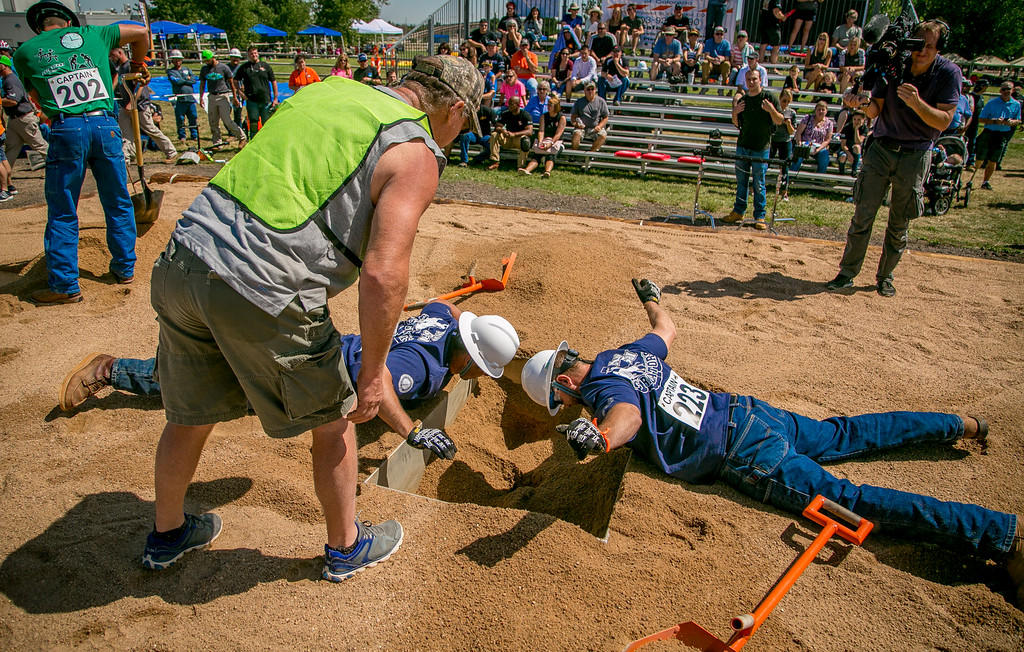 The NorCal GC Regulators team in the Hand Dig event 