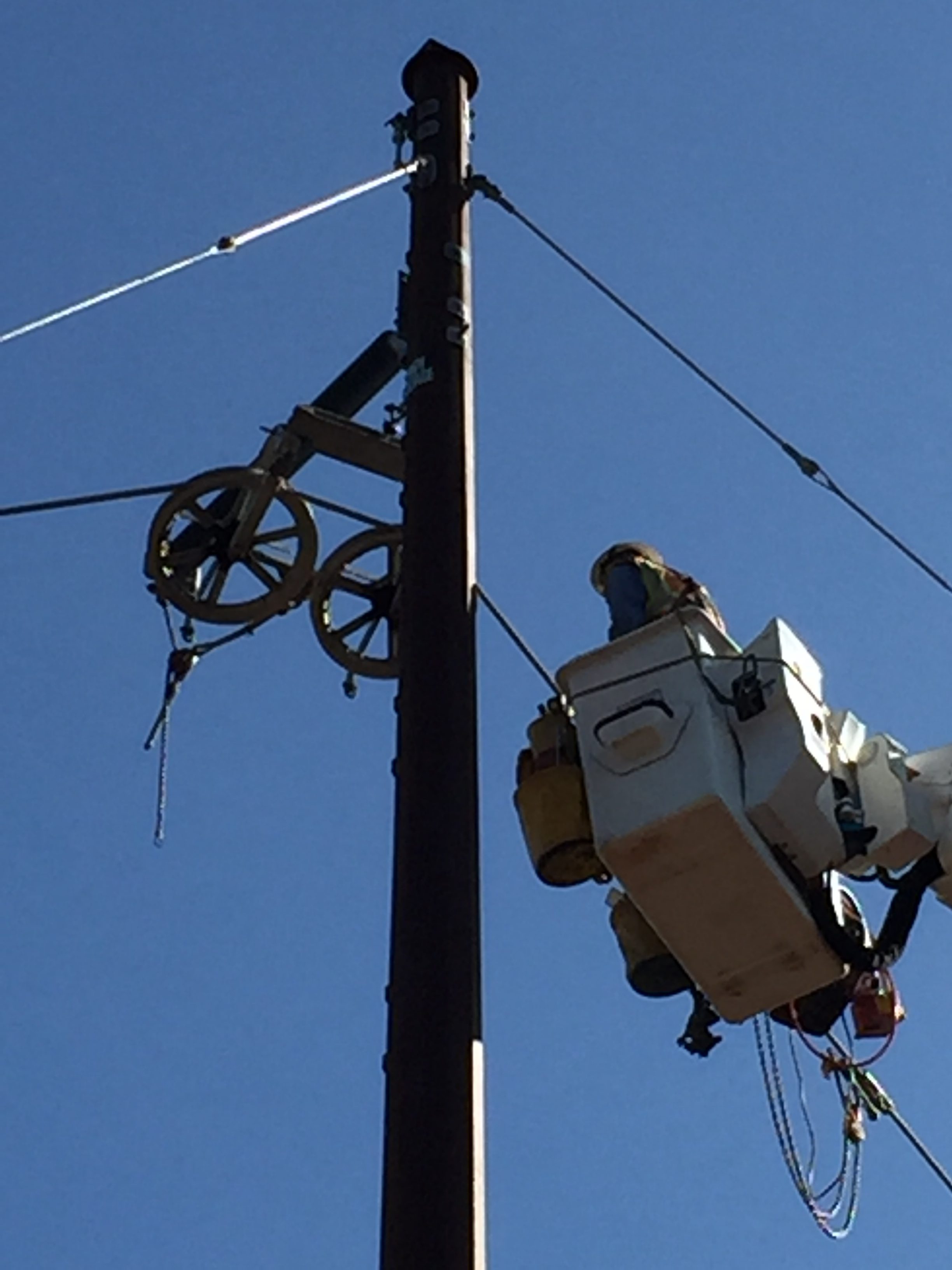 PG&E Crews Build ShooFly in Oroville
